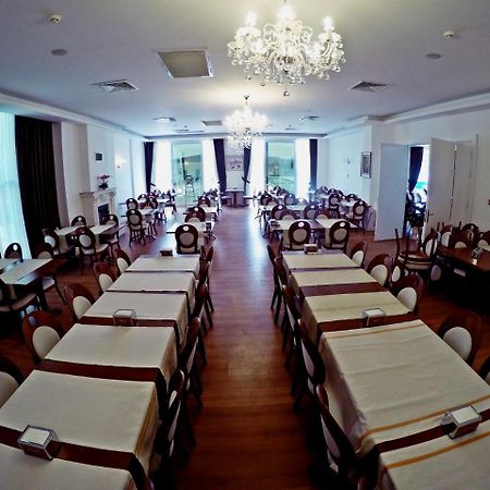 White Palace Hotel ヤロヴァ エクステリア 写真