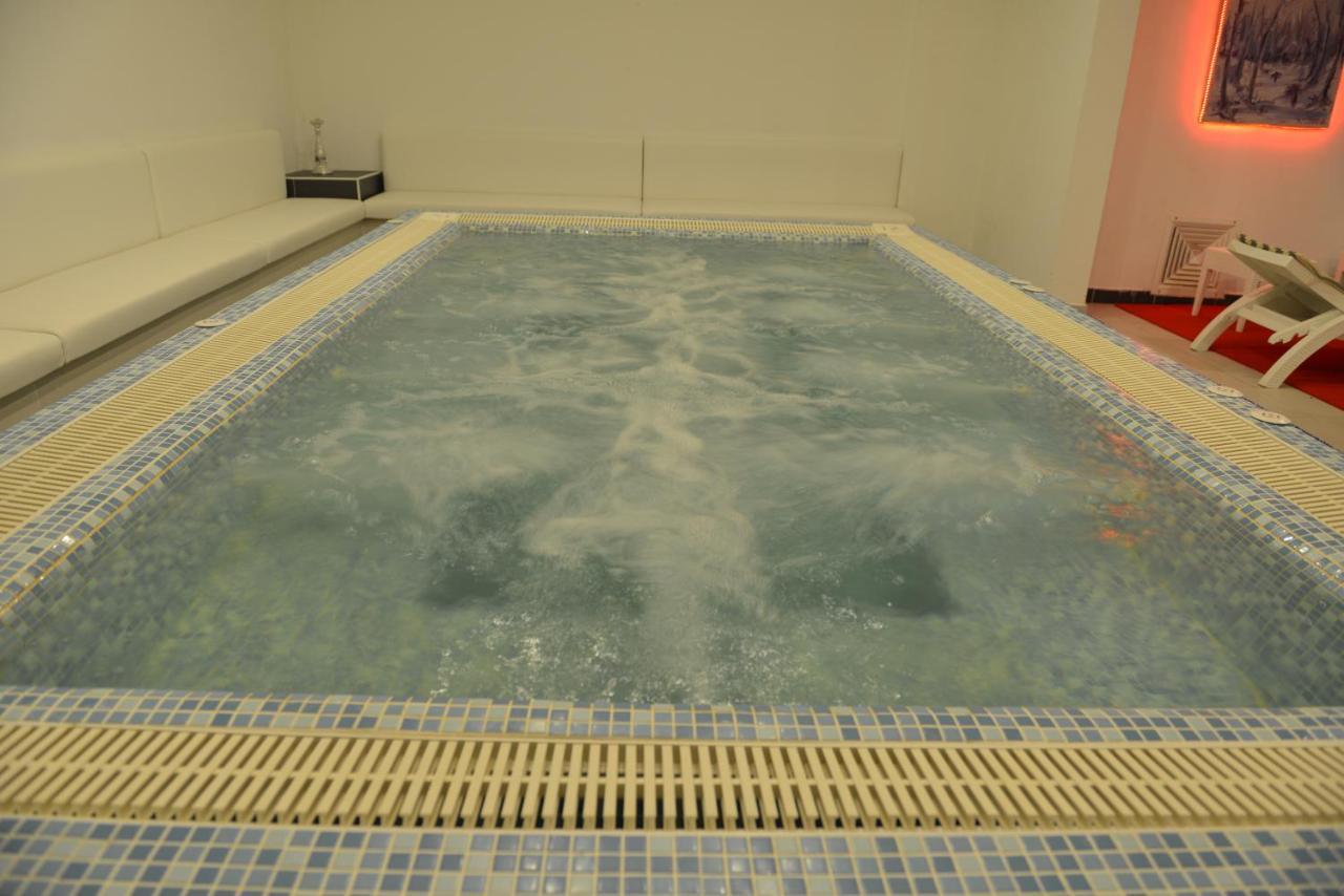White Palace Hotel ヤロヴァ エクステリア 写真