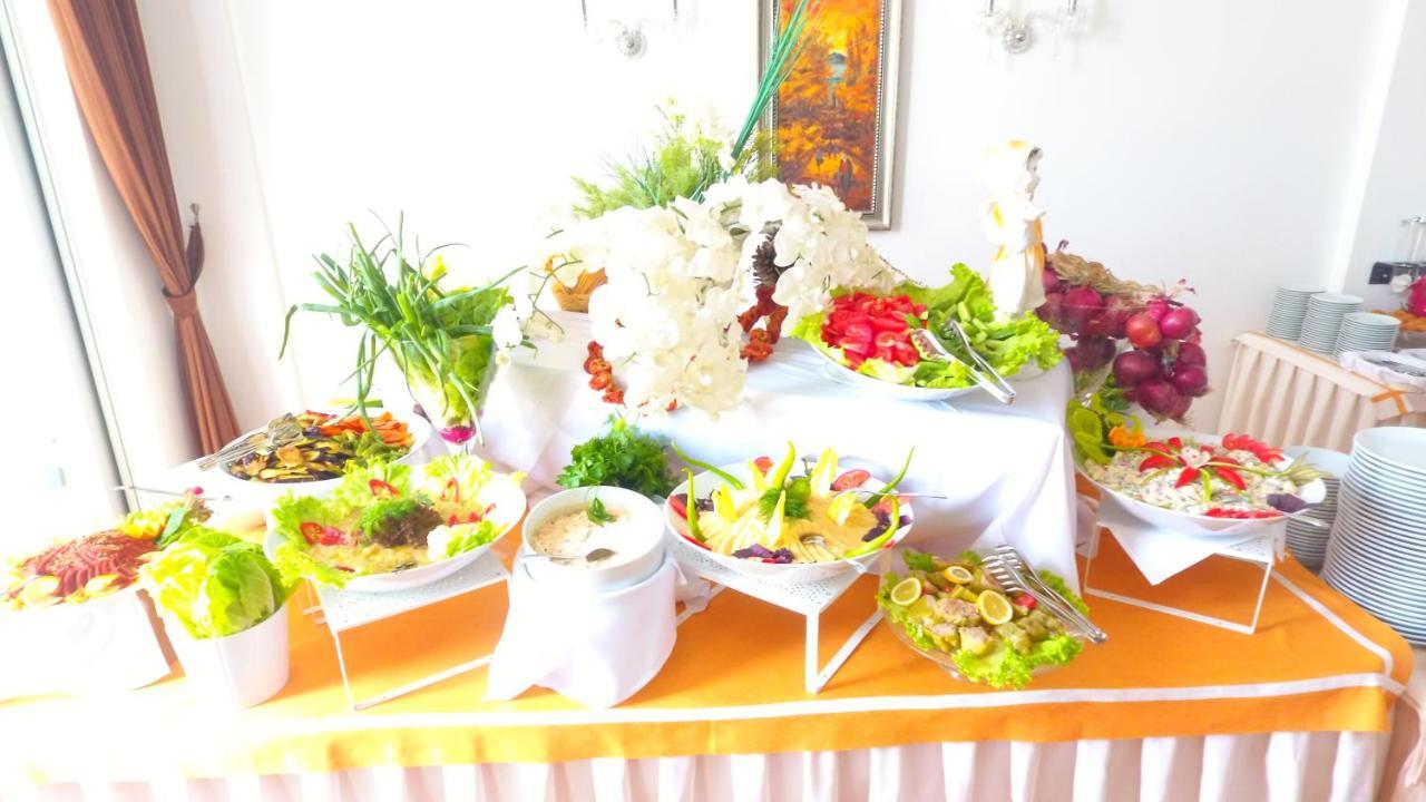 White Palace Hotel ヤロヴァ エクステリア 写真